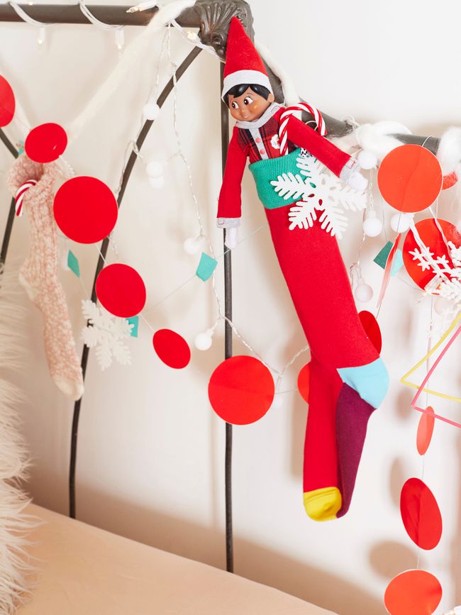 DIY garland with elf on the shelf