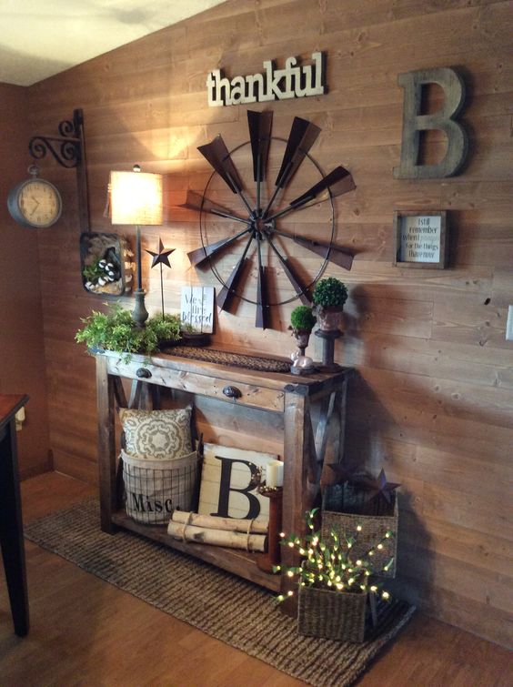 Farmhouse Shiplap Wall and Entry Table