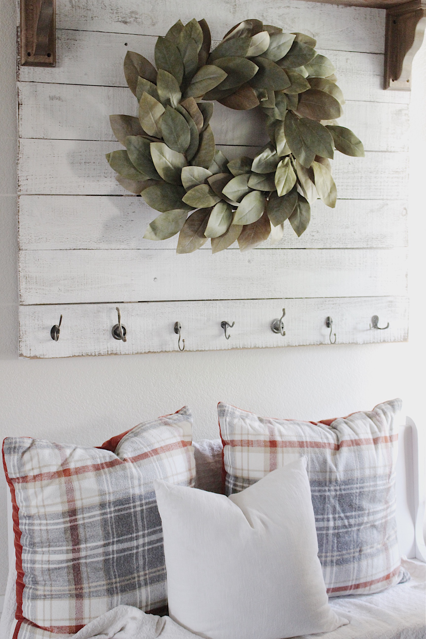 Pallet Board Wreath Display