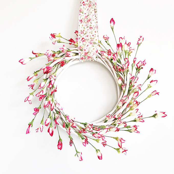 Simple and Pretty Spring Wreath