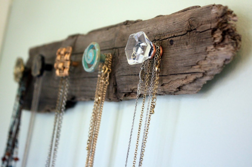 DIY: Necklace Holder