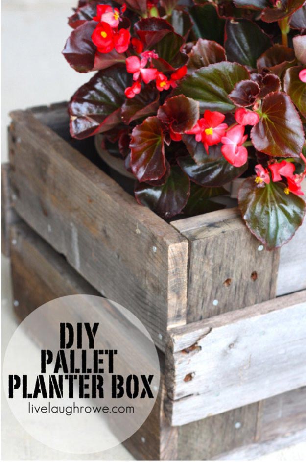 DIY Pallet Planter Box