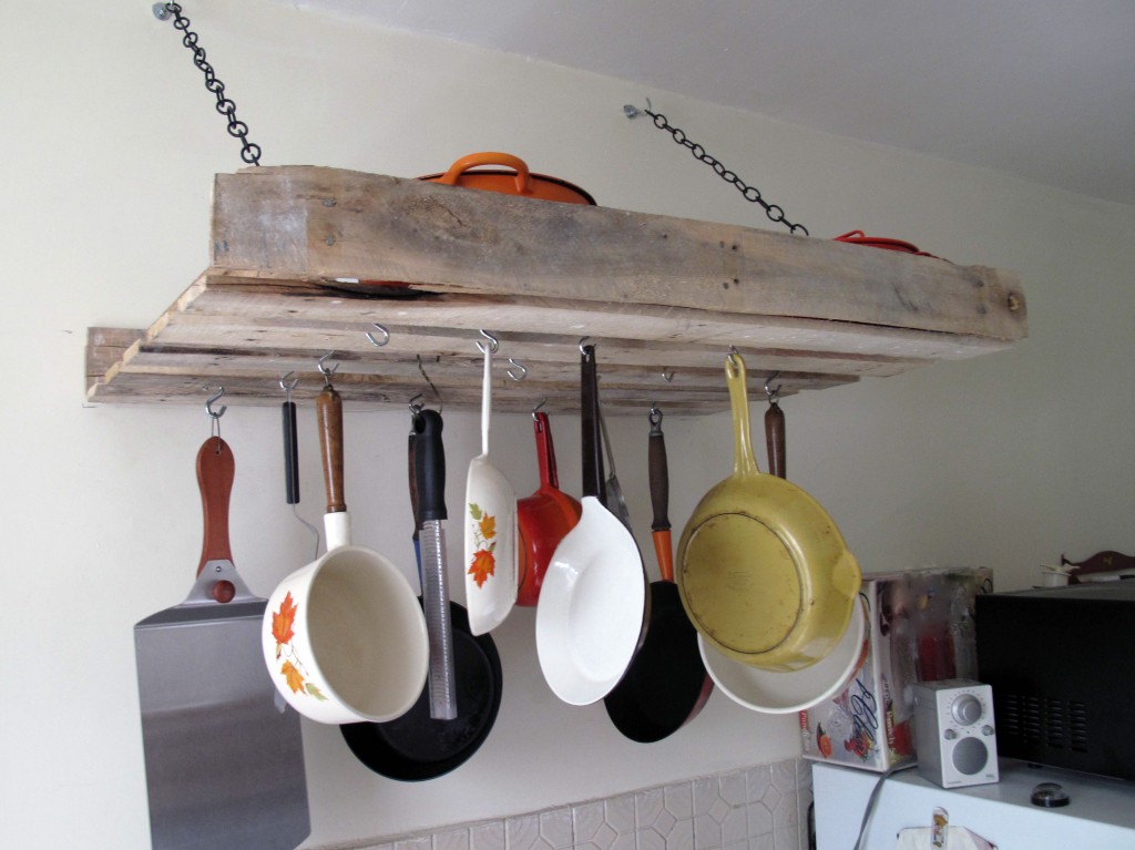 Home Improvements : Pallet Pot Rack